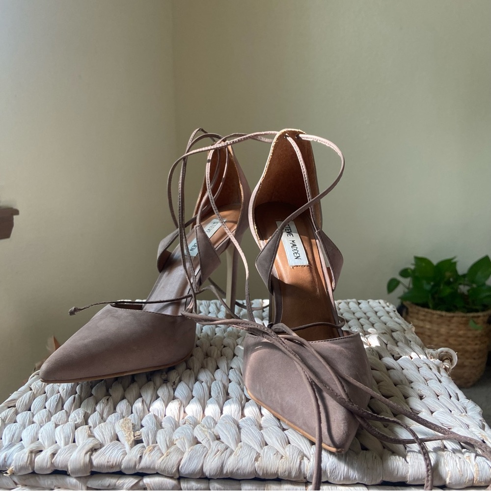 Steve Madden Pointed Toe Suede Lace Up Heels Size 8.5
